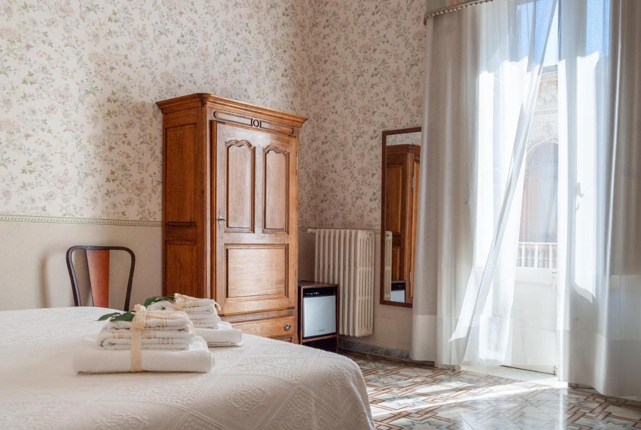 B&B Risveglio Col Rosone Lecce Exteriör bild