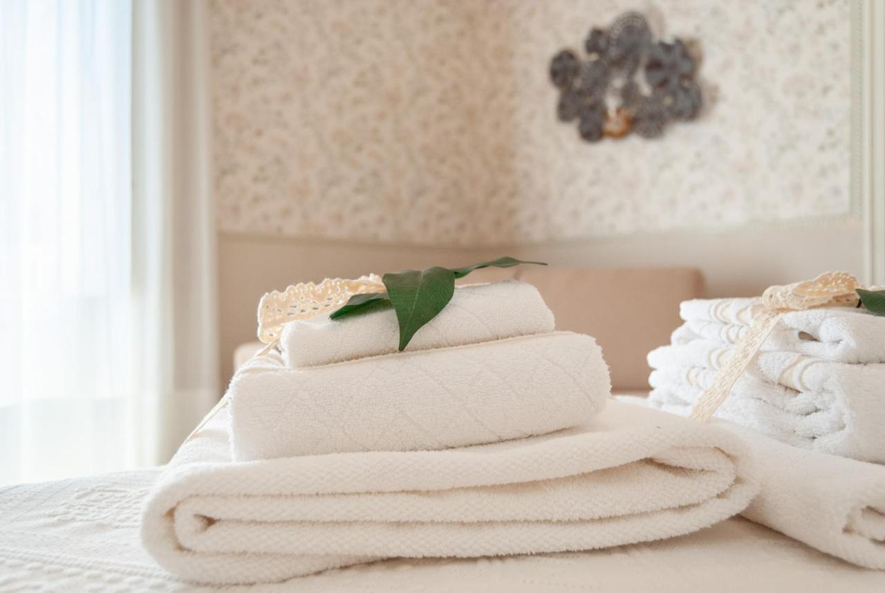 B&B Risveglio Col Rosone Lecce Exteriör bild