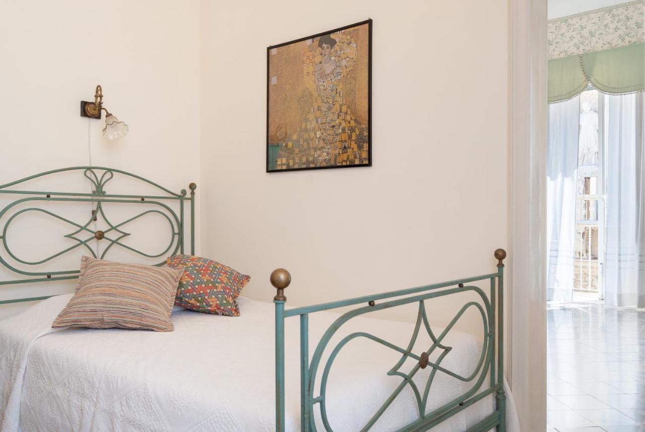 B&B Risveglio Col Rosone Lecce Exteriör bild